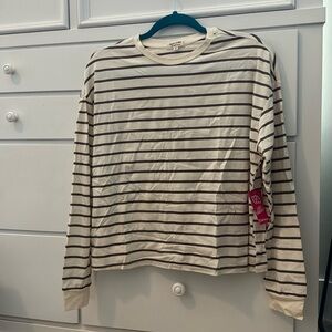 Lightweight cropped long sleeve tee